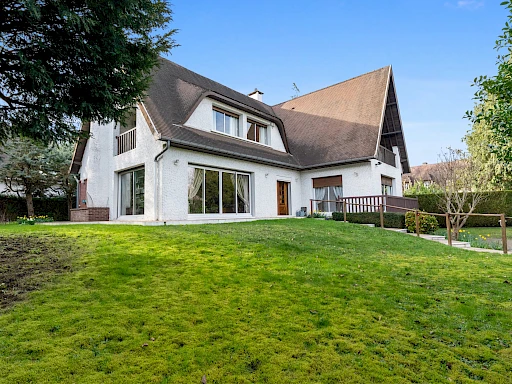 Villa 5 pièces 235 m²