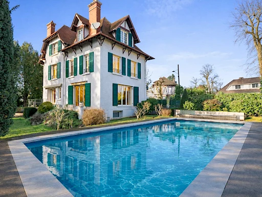 Villa 7 pièces 230 m²