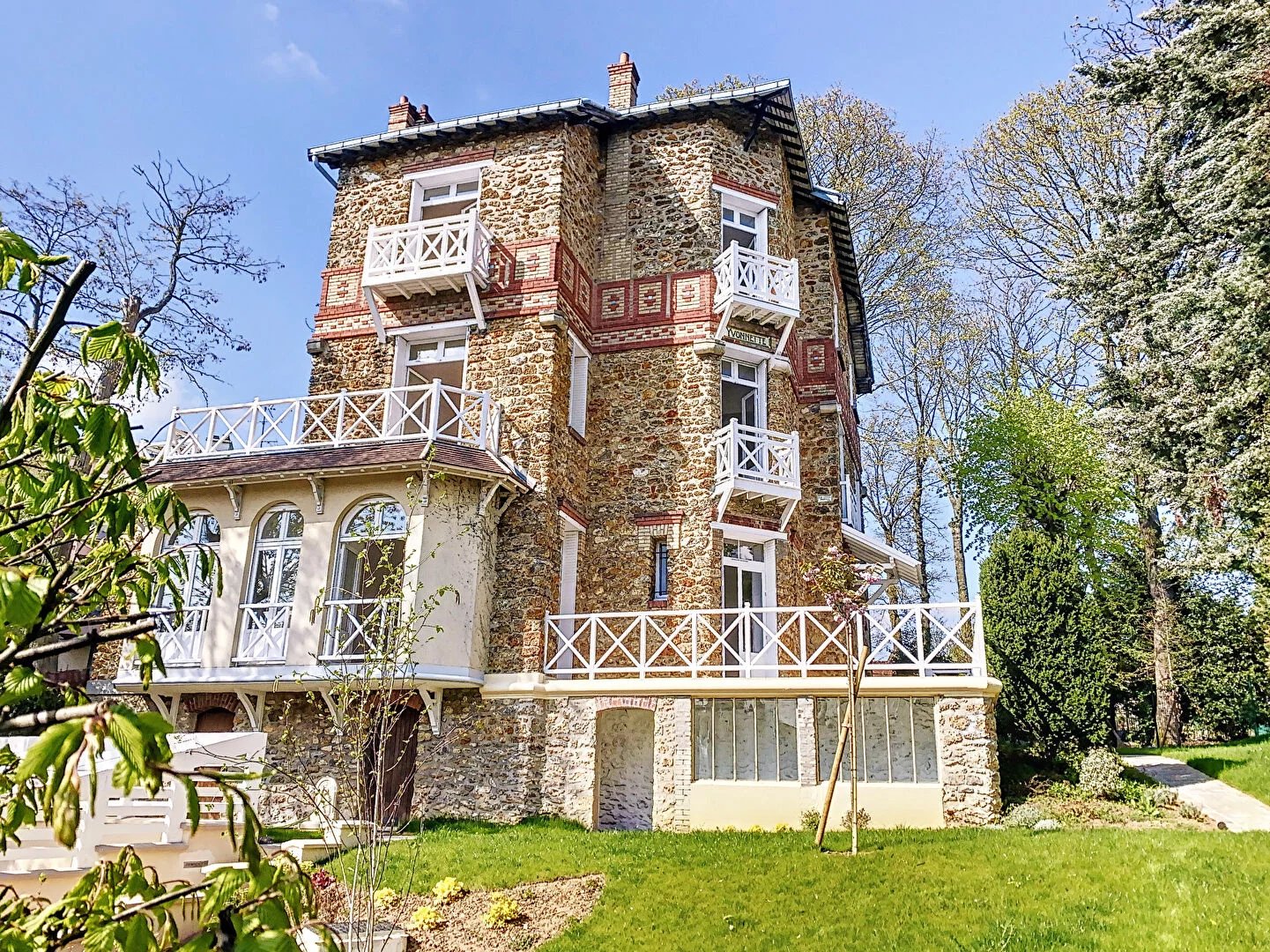 Maison 7 pièces 205 m² - 1