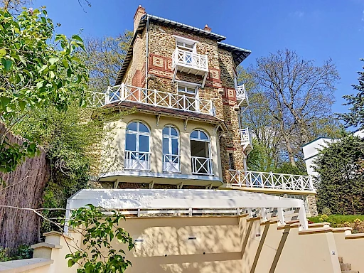 Maison 7 pièces 205 m²