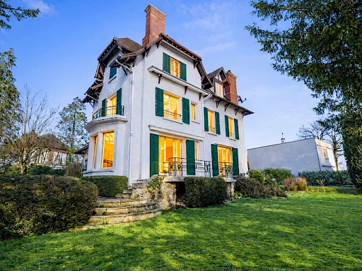 Villa 7 pièces 230 m²