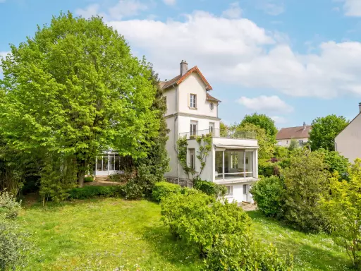 Maison 10 pièces 289 m²