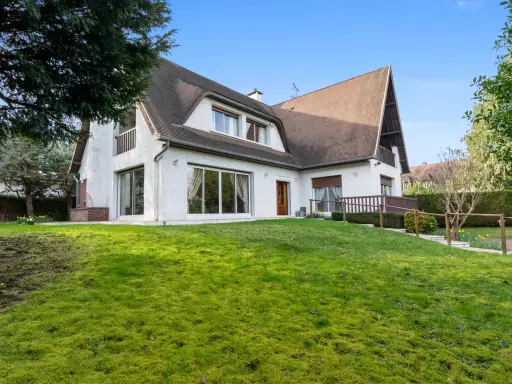 Villa 5 pièces 235 m²