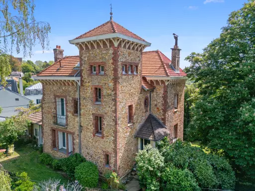 Maison 11 pièces 355 m²