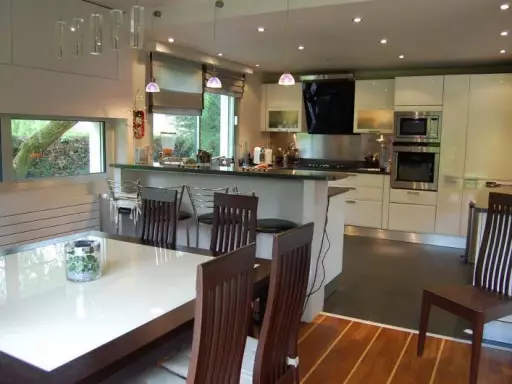 Maison 7 pièces 310 m²