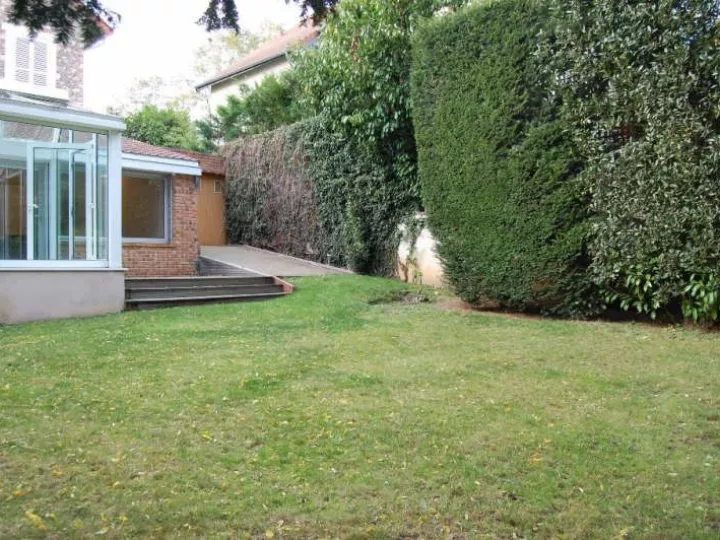 Maison 8 pièces 220 m²