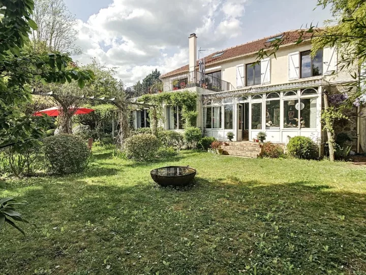 Appartement 6 pièces 145 m²