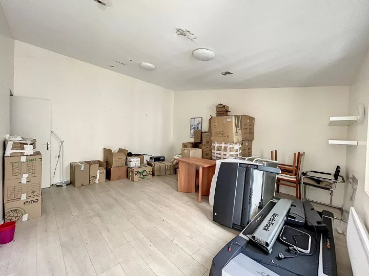 Appartement 1 pièce 137,42 m²