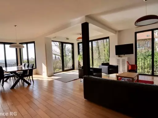 Maison 8 pièces 227 m²