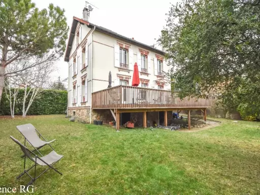 Maison 9 pièces 245 m²