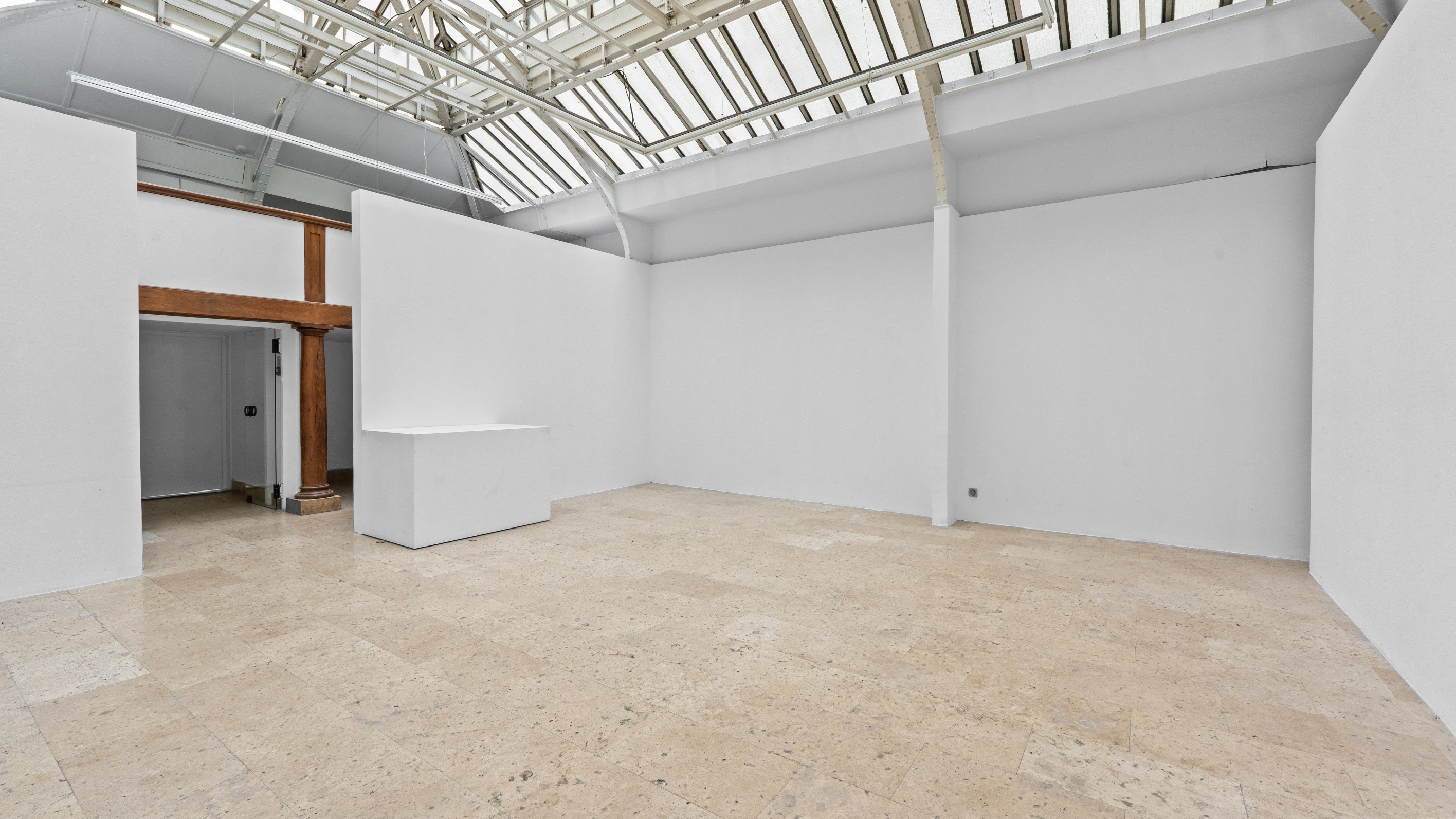 Loft 1 pièce 104 m² - 2