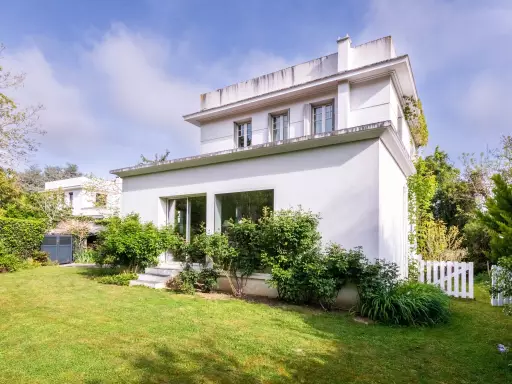 Maison 8 pièces 283 m²