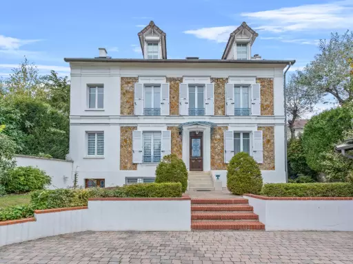 Villa 10 pièces 300 m²