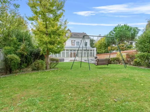 Villa 10 pièces 300 m²