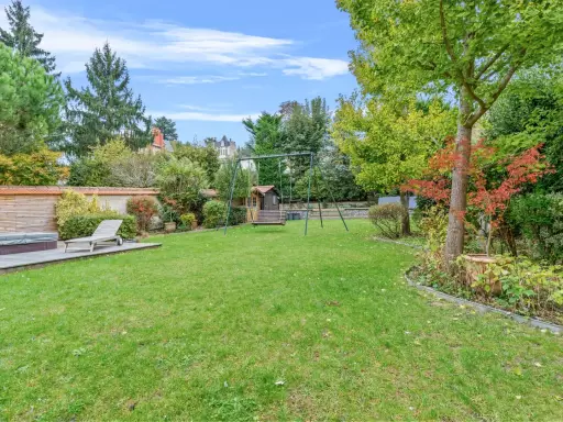 Villa 10 pièces 300 m²