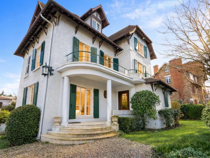 Villa 7 pièces 230 m²